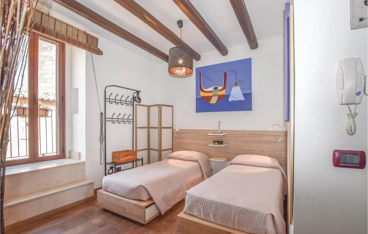 2 Bedroom Beautiful Home In Ragusa Rg 0*,  Italie